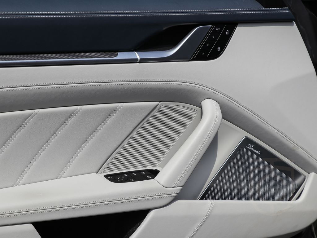 Porsche 992 911 Turbo S Cabrio Leder-crema Burmester