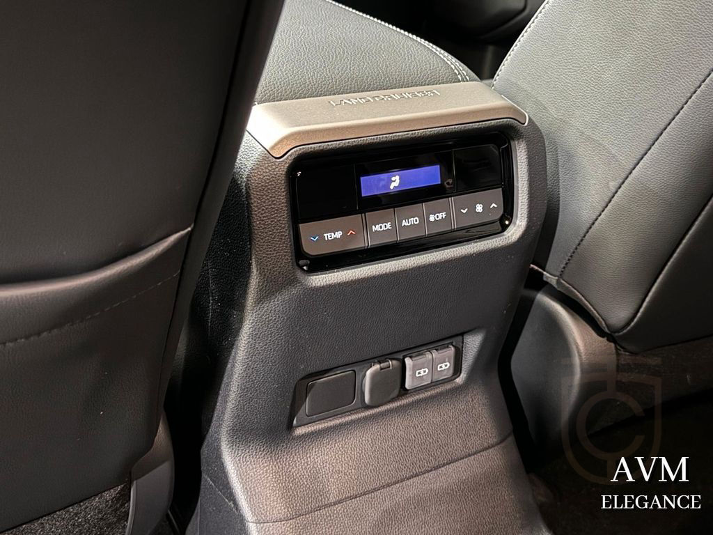 Toyota Land Cruiser 250 VX 2.8L*AHK*7 SEAT*PANO*KAMERA*