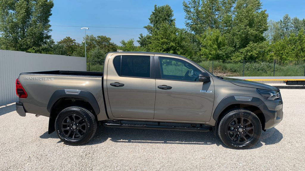 Toyota Hilux 2.8 D-4D 4X4 INVINCIBLE MY25,NET. EXPORT