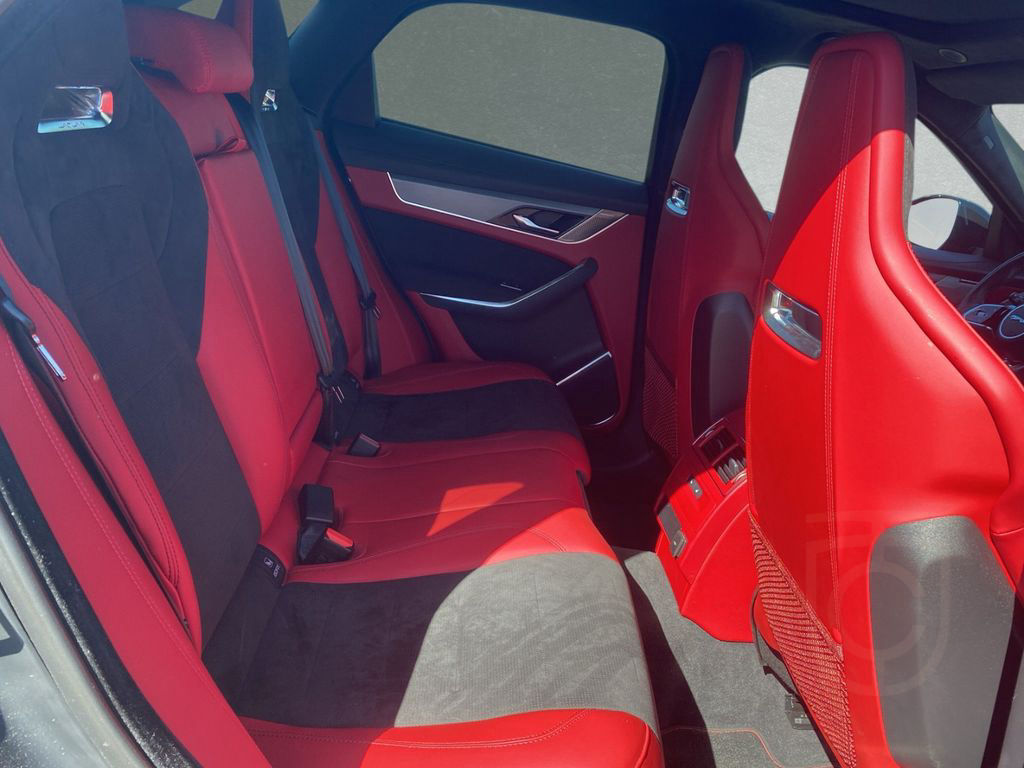 Jaguar F-Pace SVR P550 AWD *22''Alu*PanoSD*BlackPack*