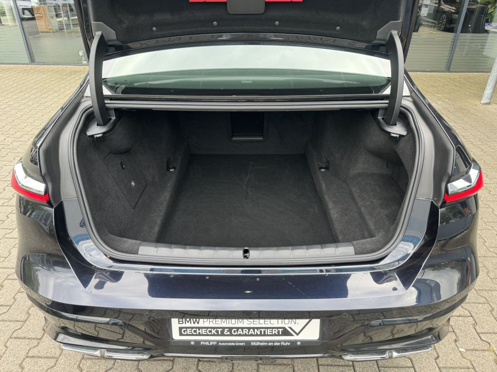 BMW M760e xDrive M Sport Massage Sitzlüft AHK DA-Pro