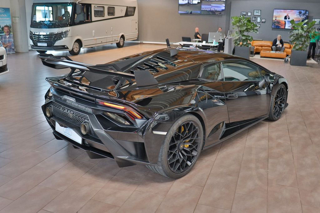 Lamborghini Huracán STO - FULL BLACK - LIFT - CARBON