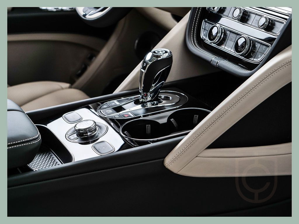Bentley Bentayga V8 Azure // BENTLEY DÜSSELDOF