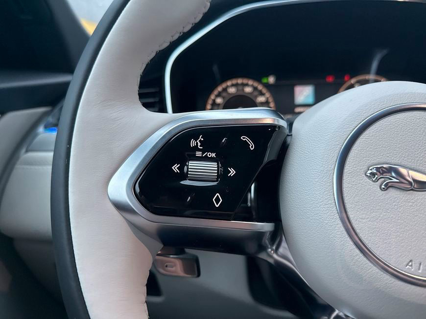 Jaguar F-Pace D300 AWD R-Dynamic SE 221 kW, 5-türig (Di