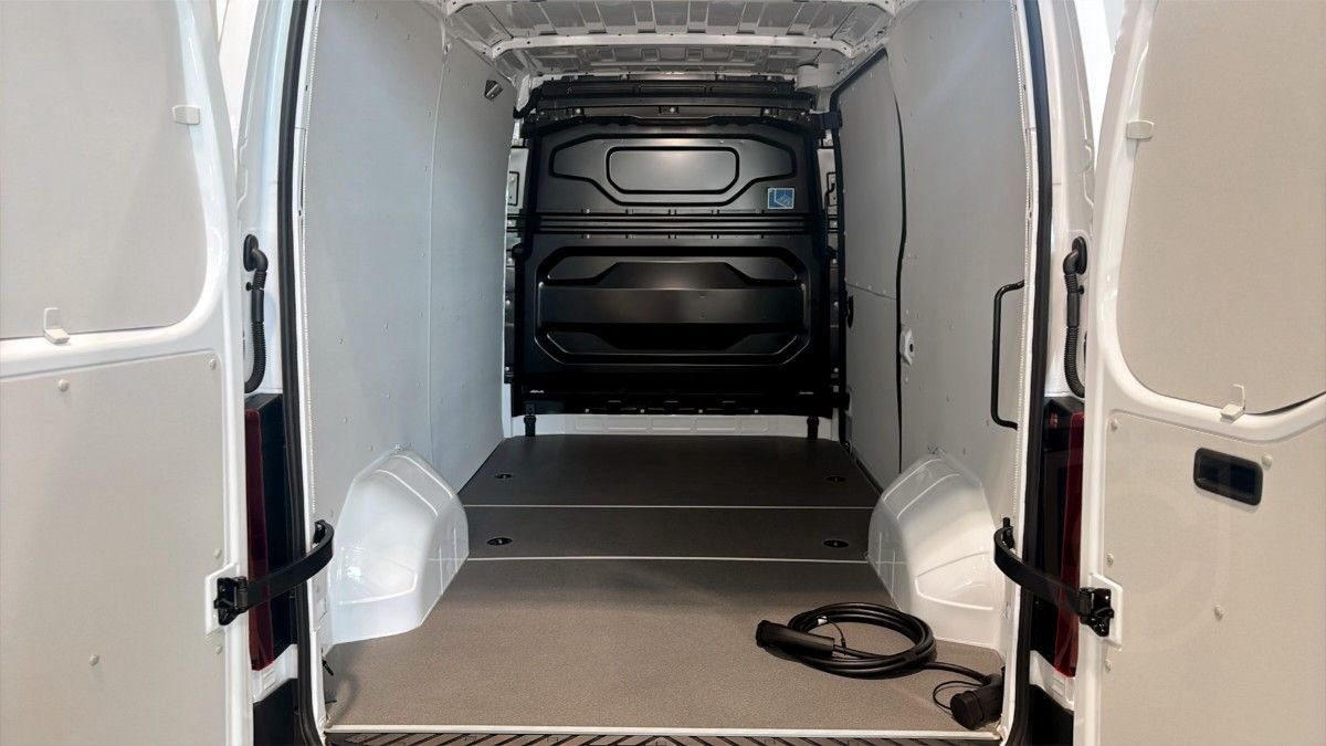Nissan Interstar L2H2 EL