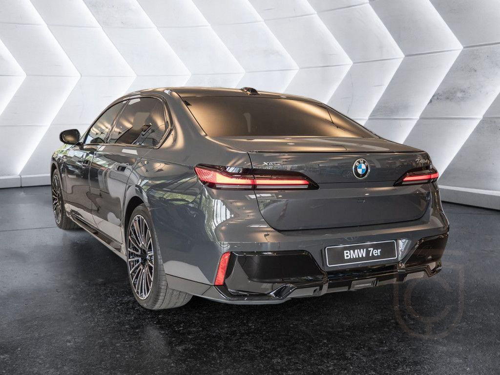 BMW 740d xDrive M-Sport ACC SITZBELÜFTUNG PANO 360°