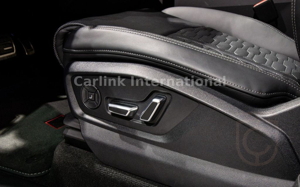 Audi RSQ8 PERFORMANCE-KERAMIK-AHK-SITZBELUFT.OLED