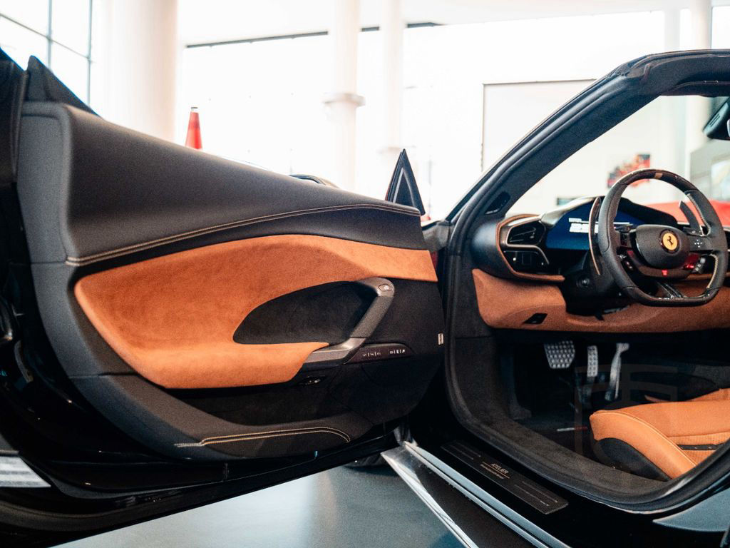 Ferrari 296 GTS Atelier*Lift*Carbon*Lackierte-Nummern