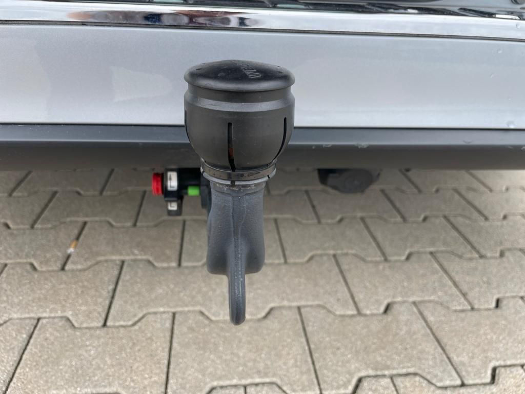 Mercedes-Benz V 220 d STYLE Lang *Navi*LED*RKM*AHK*NightP*