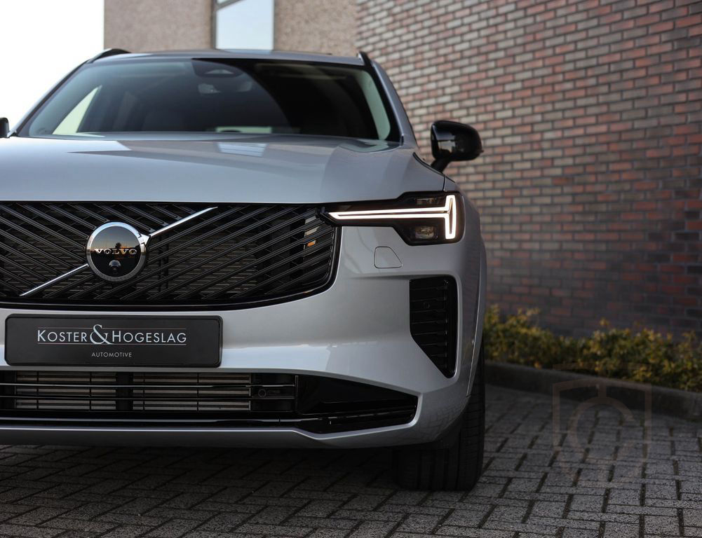 Volvo XC 90 Ultra Dark Recharge AWD *Massage*B&W*Luft*