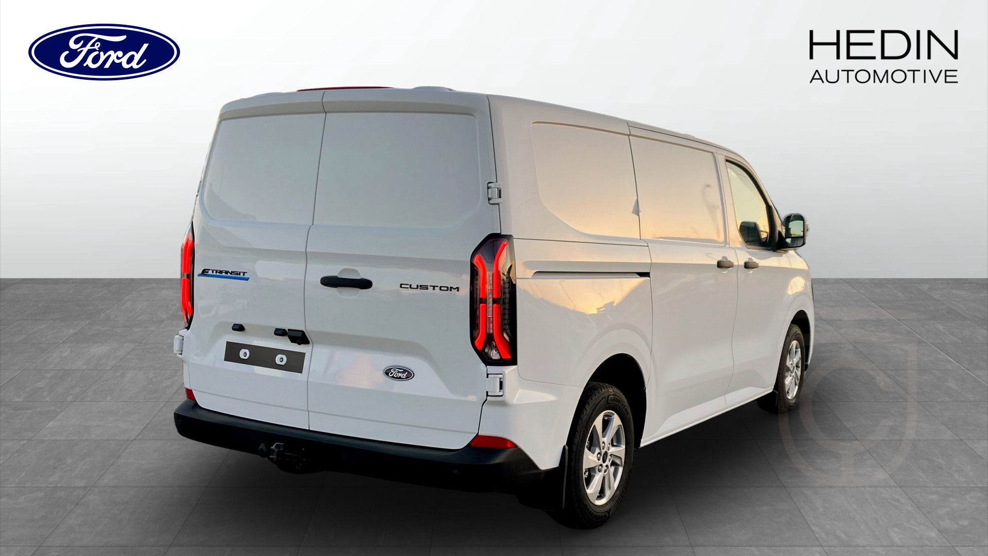 Ford E-Transit Custom 320