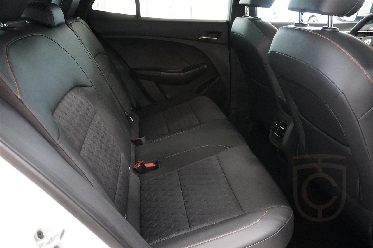 MG 3 Mg3 Lux HEV 1.5 AT