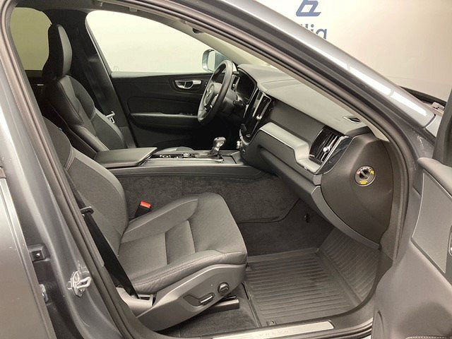 Volvo XC60 T4 Momentum Advanced Edition