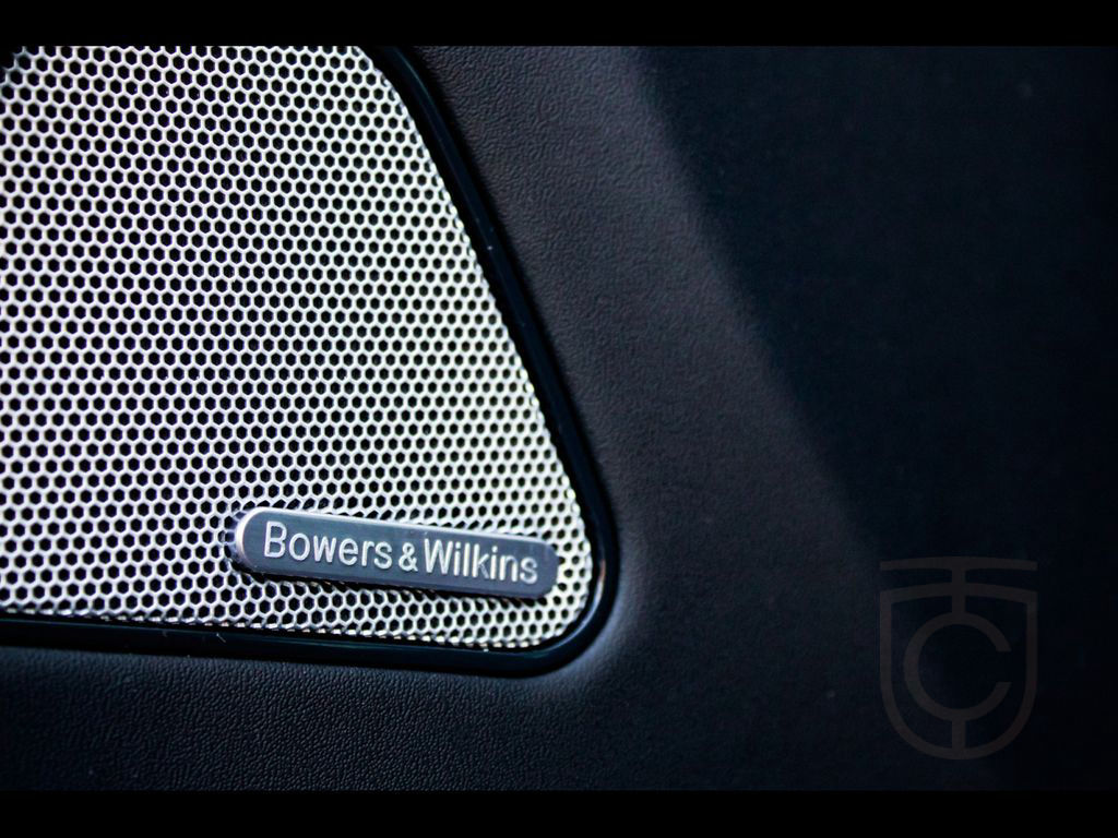 Maserati Levante V8 TROFEO°NERO ASSOLUTO°CARBON 2x°B&W
