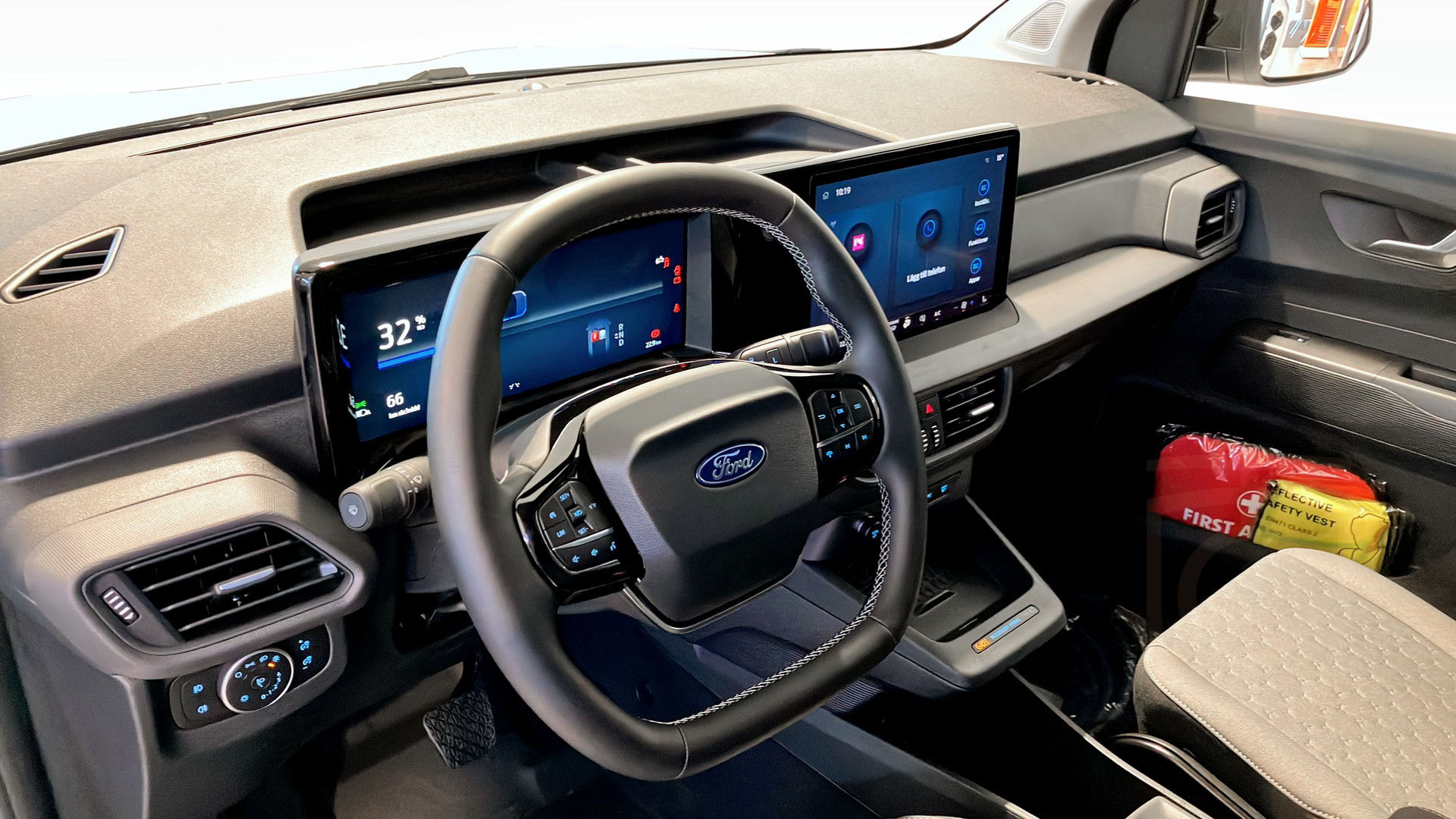 Ford E-Transit Courier