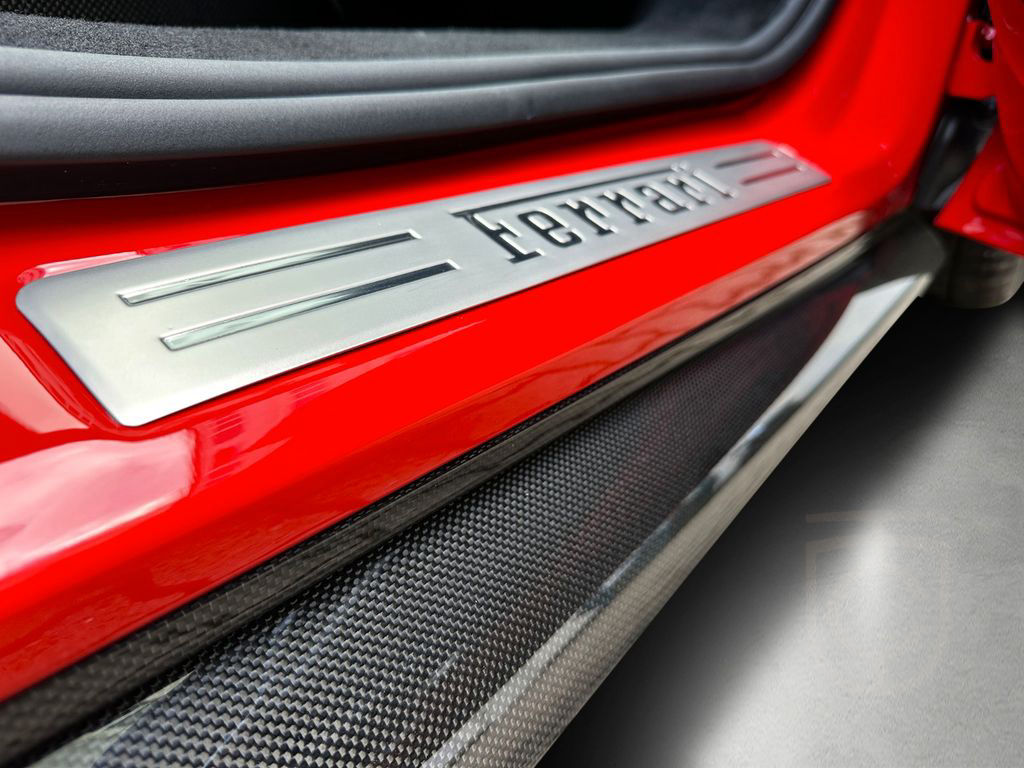 Ferrari 296 GTS Carbon Lift 20" XL Carbon Seats