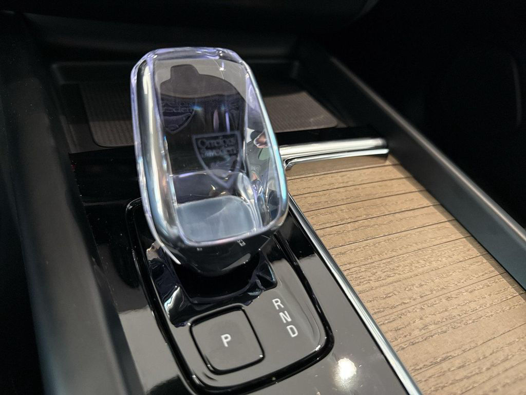 Volvo XC60 T8 AWD Ultra Dark FACELIFT 21" 360° 4C AKUS