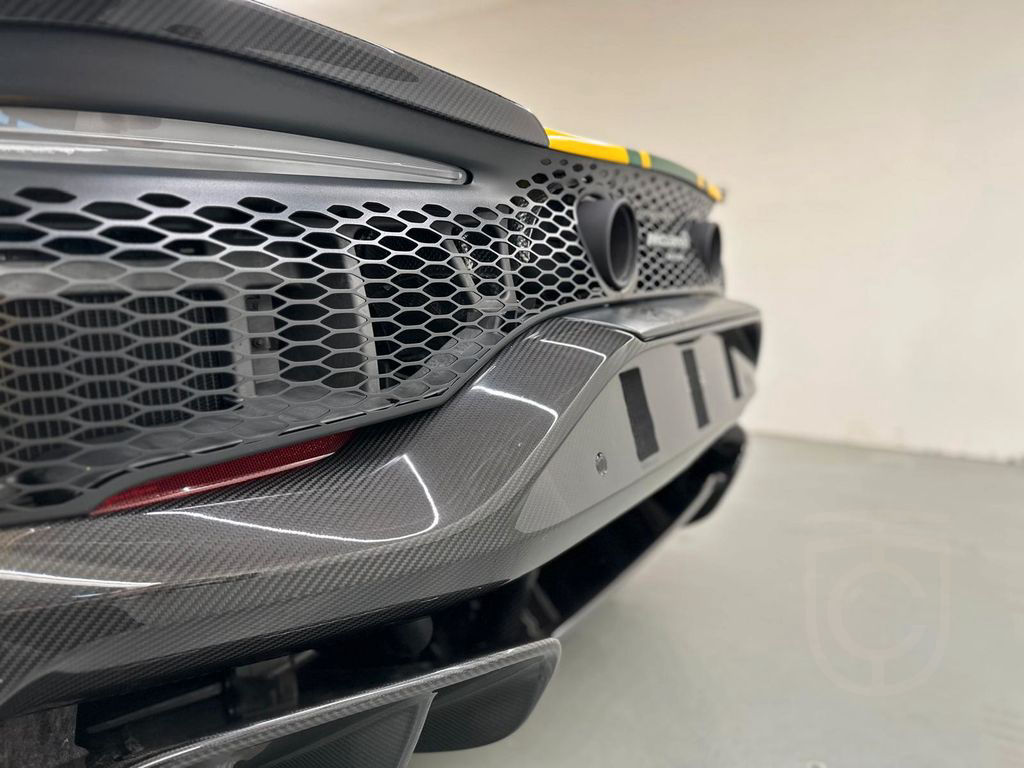 McLaren Artura / MSO Volcano Yellow / Full Carbon Fibre