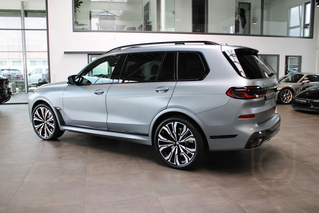 BMW X7 M60i M SPORT PAKET PRO/SKY-LOUNGE/FROZEN GREY
