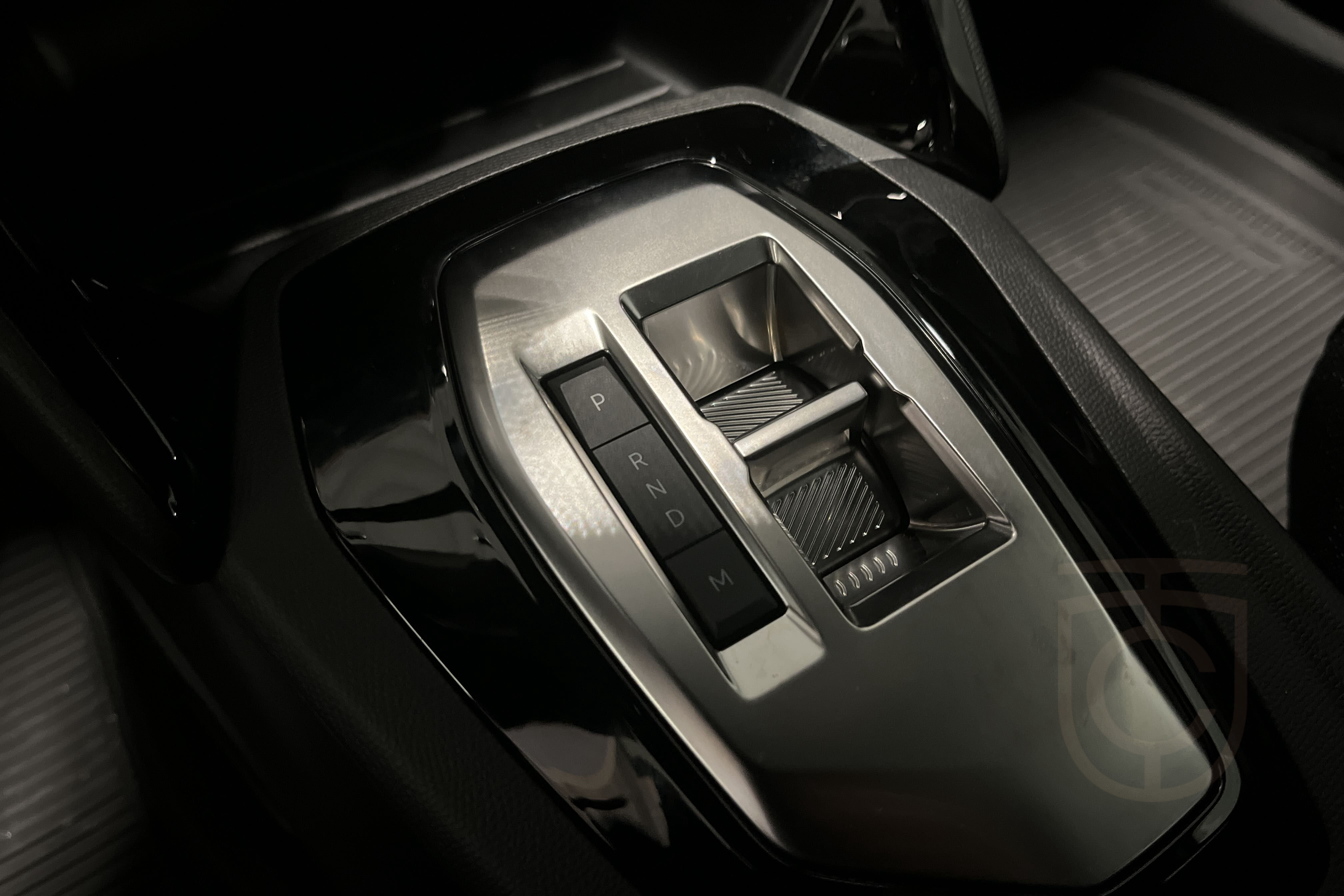 Peugeot 2008 HYBRID 136