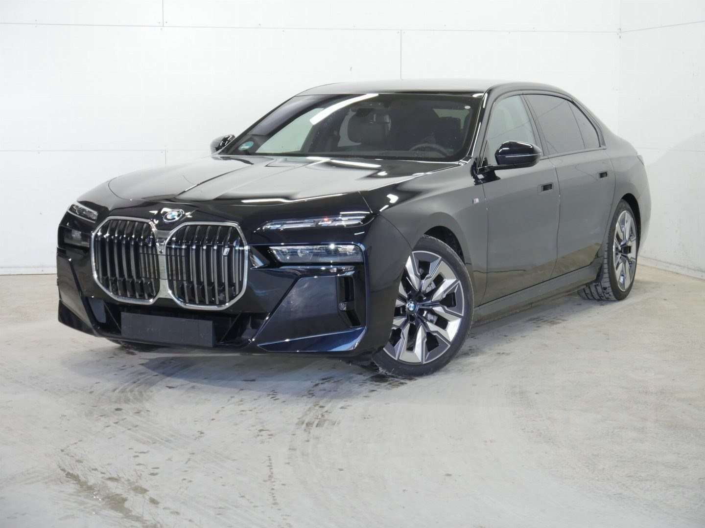 BMW i7