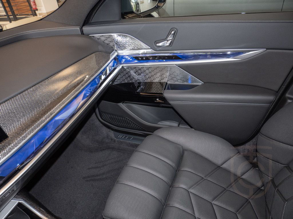 BMW 740d xDrive M-Sport ACC SITZBELÜFTUNG PANO 360°