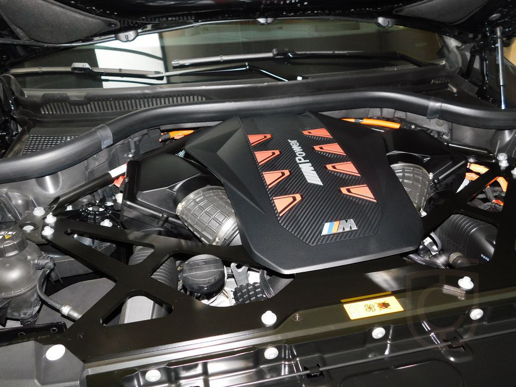 BMW XM (BMW Individual Merino/Soft-Close/Carbon)