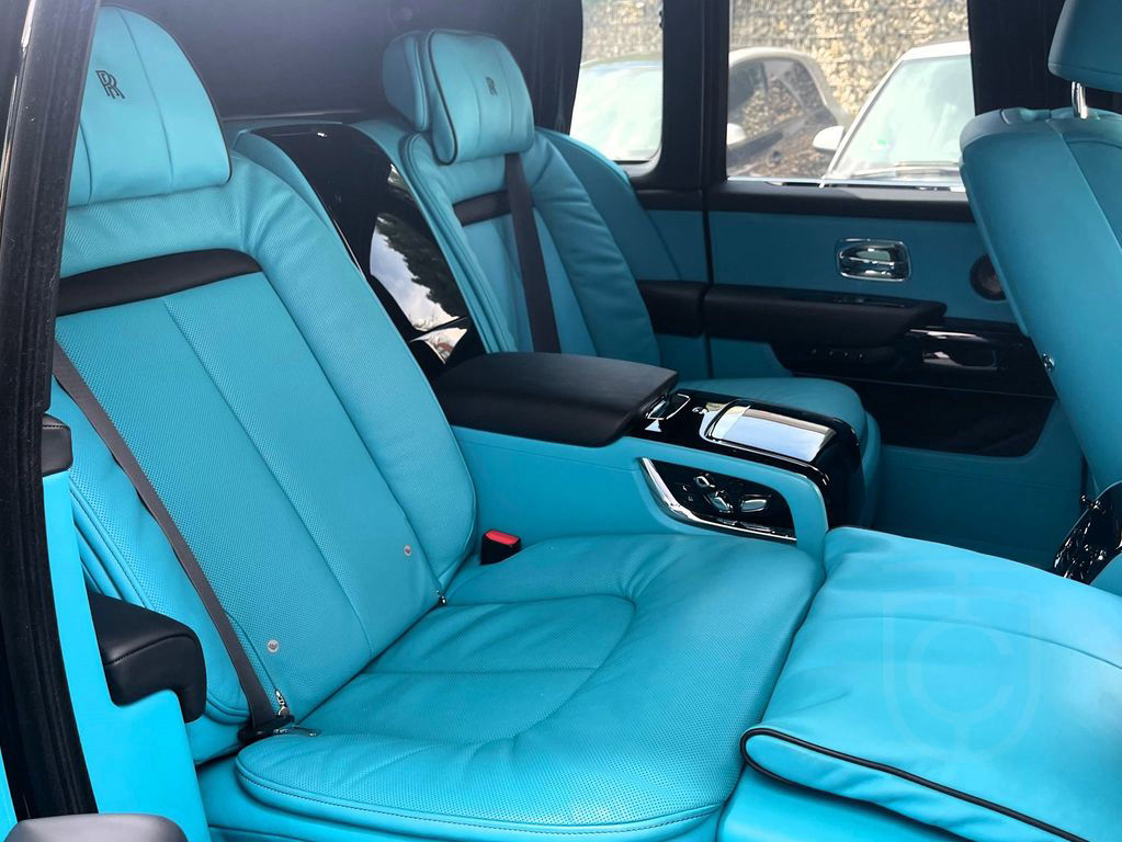 Rolls-Royce Cullinan Bespoke HUD TV
