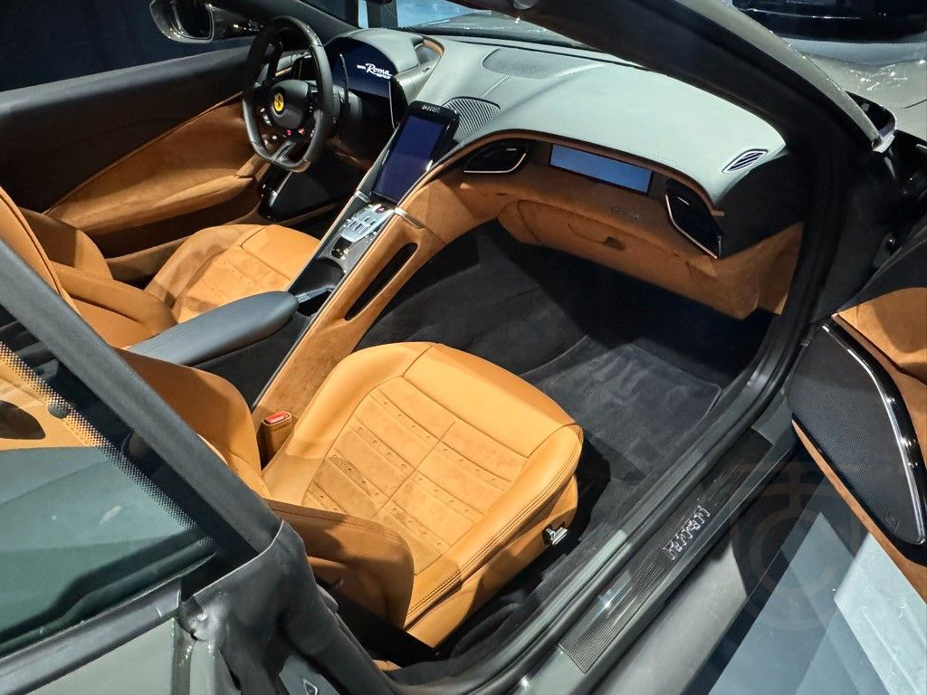 Ferrari Roma Spider / I Hand / 720 KM /