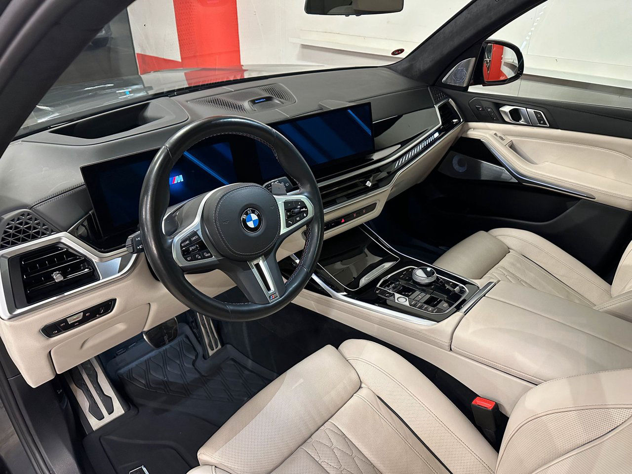 BMW X7 M60i xDrive, M Sport Pro, B&W, 7 sits, Fullutrustad