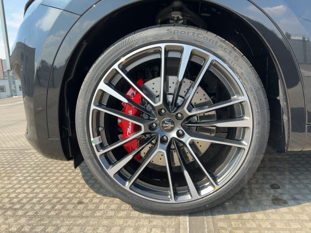 Maserati Levante TROFEO MY23 V8 580PS AWD Nero&Nero