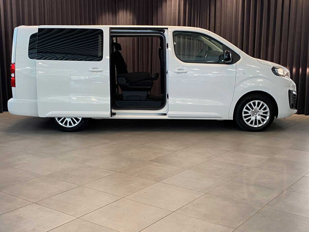 Peugeot Traveller e-TRAVELLER BUSINESS L3
