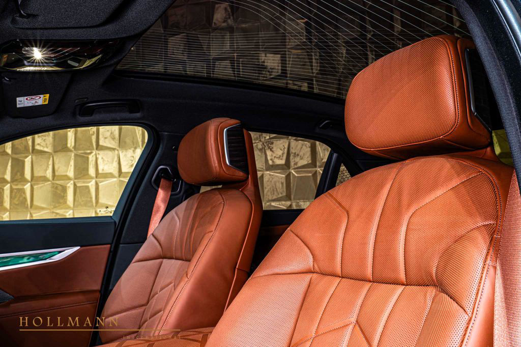 BMW M760e xDrive +SKY LOUNGE+M SPORT BRAKE SYSTEM+