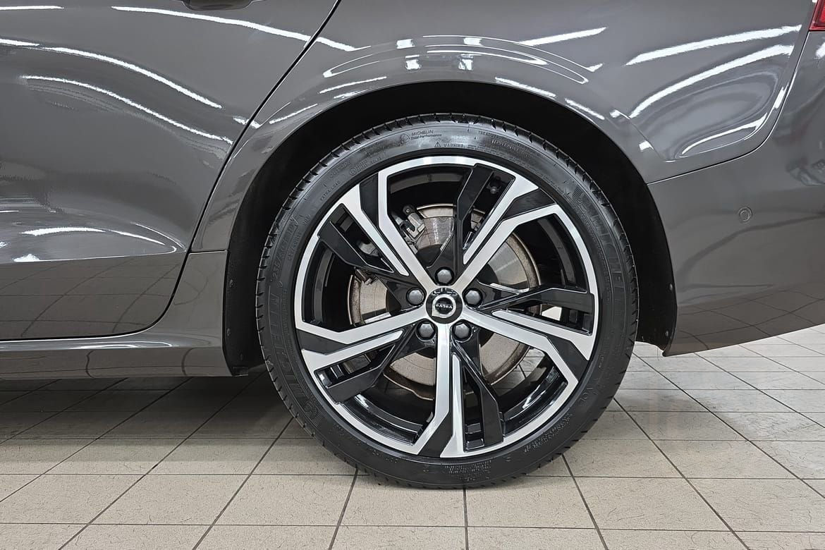 Volvo V60 T8 Ultra Dark