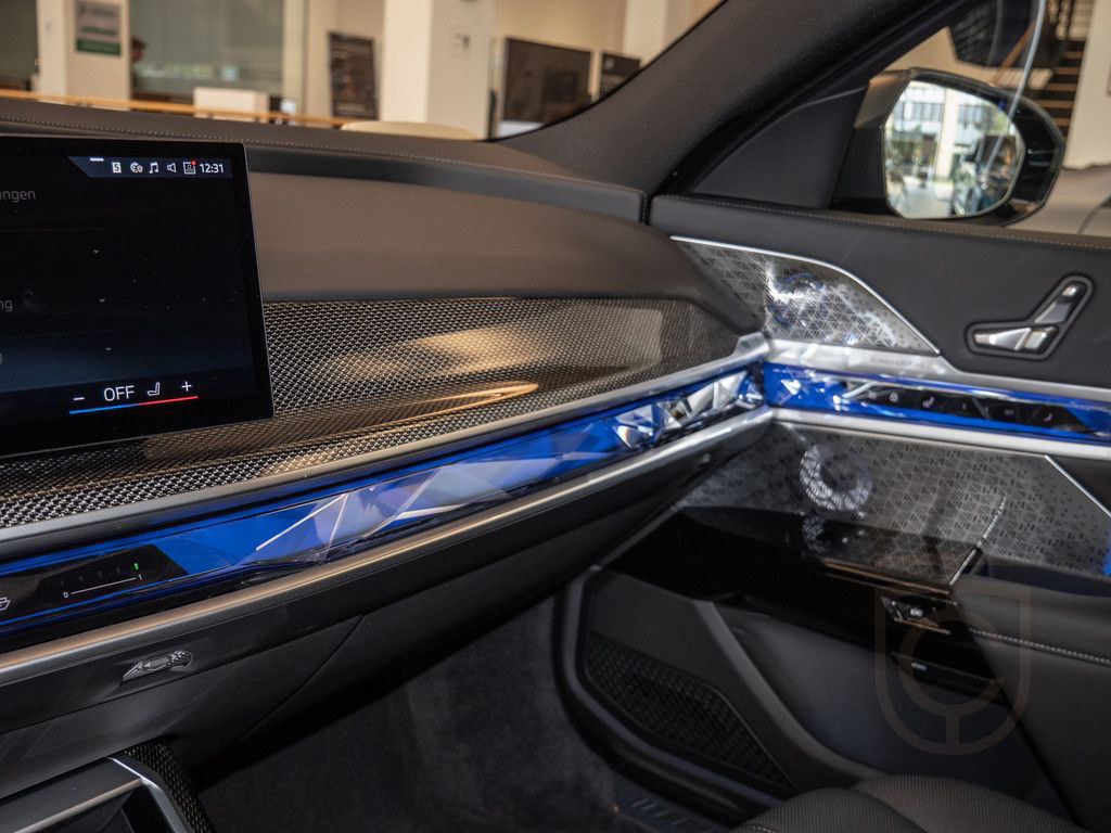 BMW 740d xDrive M-Sport ACC SITZBELÜFTUNG PANO 360°