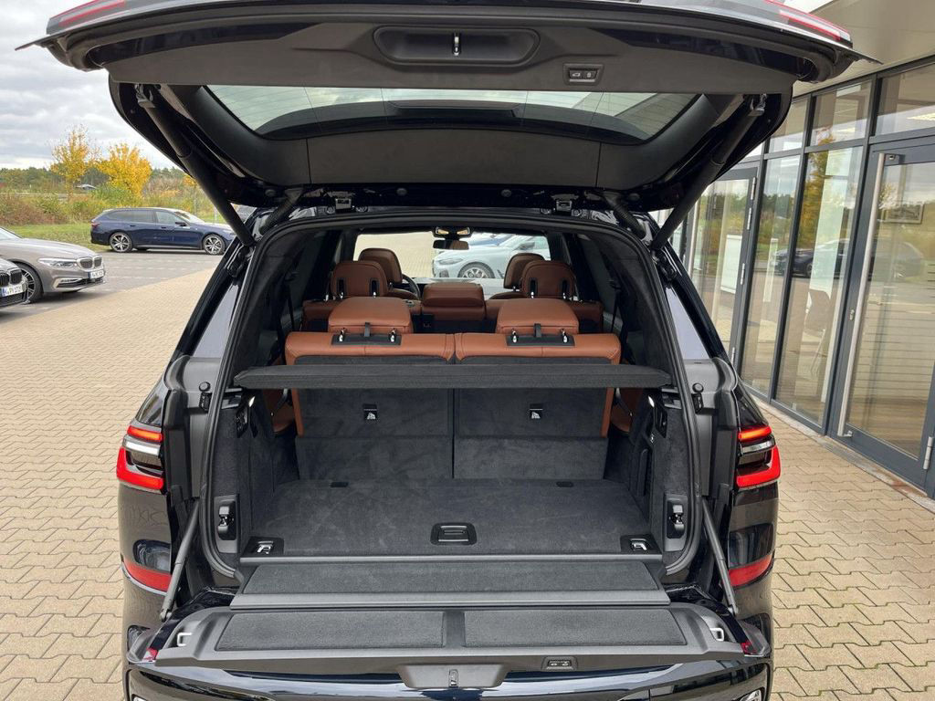 BMW X7 xDrive40i M-Sport AHK Iconic Glow 360°