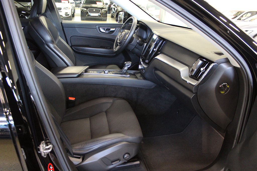 Volvo XC60 T5 AWD Momentum KAMPANJ RÄNTA 2,99% Aut VOC Dragkrok Navi 250hk