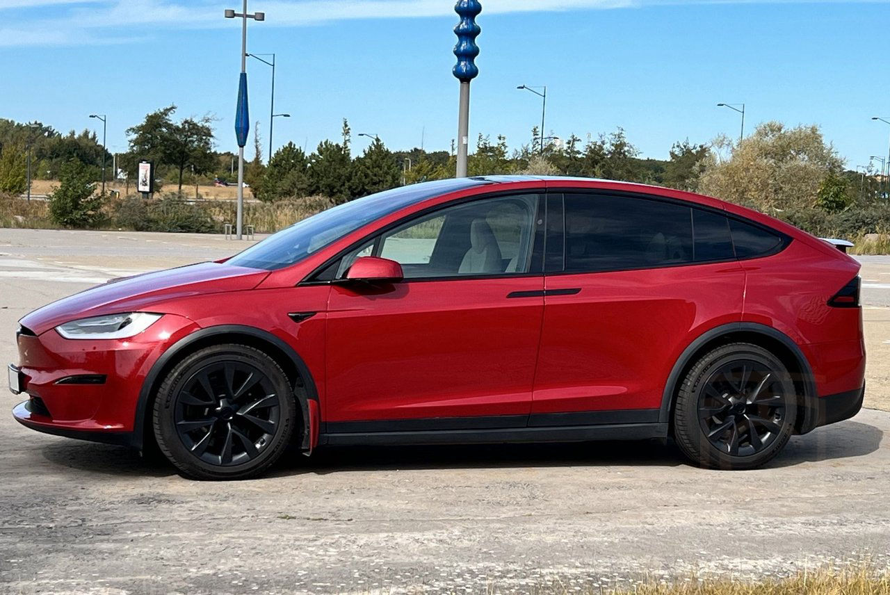 Tesla Model X PLAID