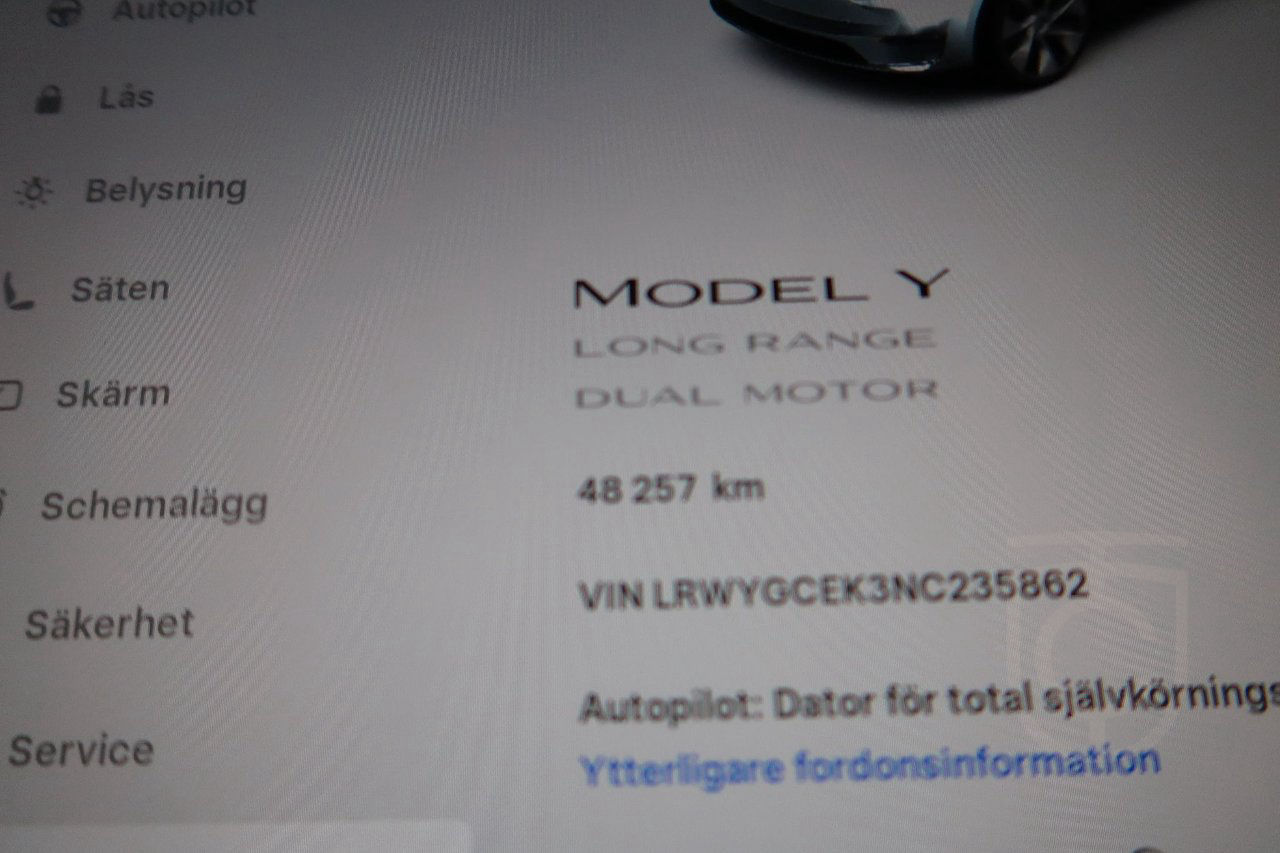 Tesla Model Y Long Range AWD Panorama-Kamera-Navi