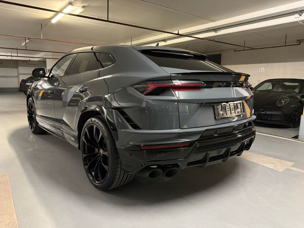 Lamborghini Urus S Pano 23" 3D B & O Carbon Style Massage