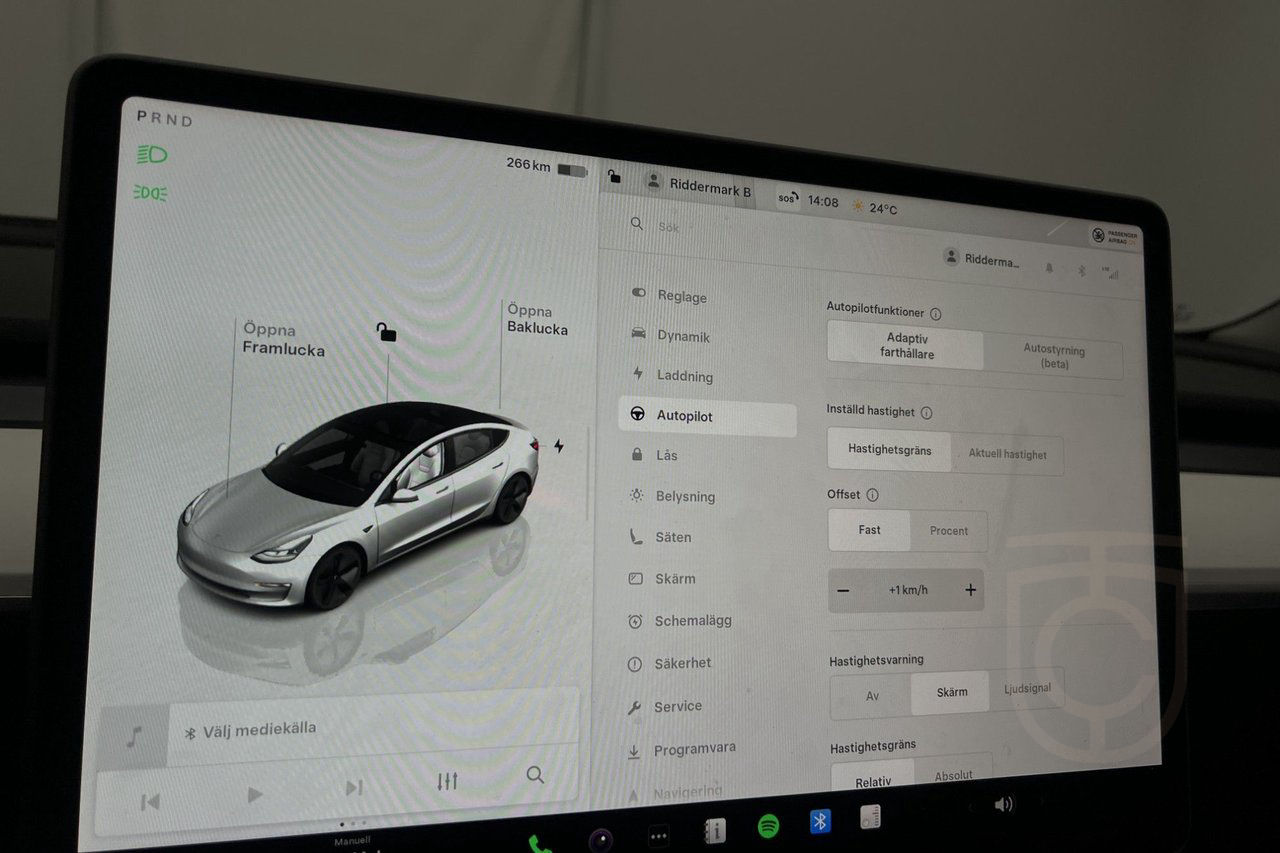 Tesla Model 3 Long Range AWD Autopilot Ljus
