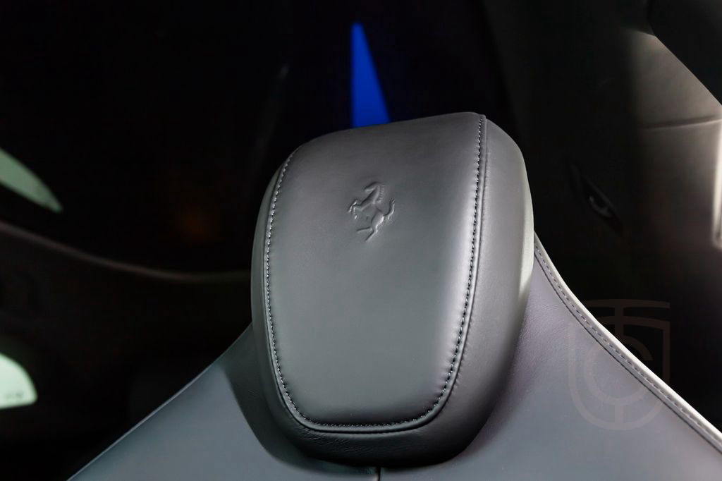 Ferrari Purosangue V12 DCT - Blu Corsa, Visual Carbon