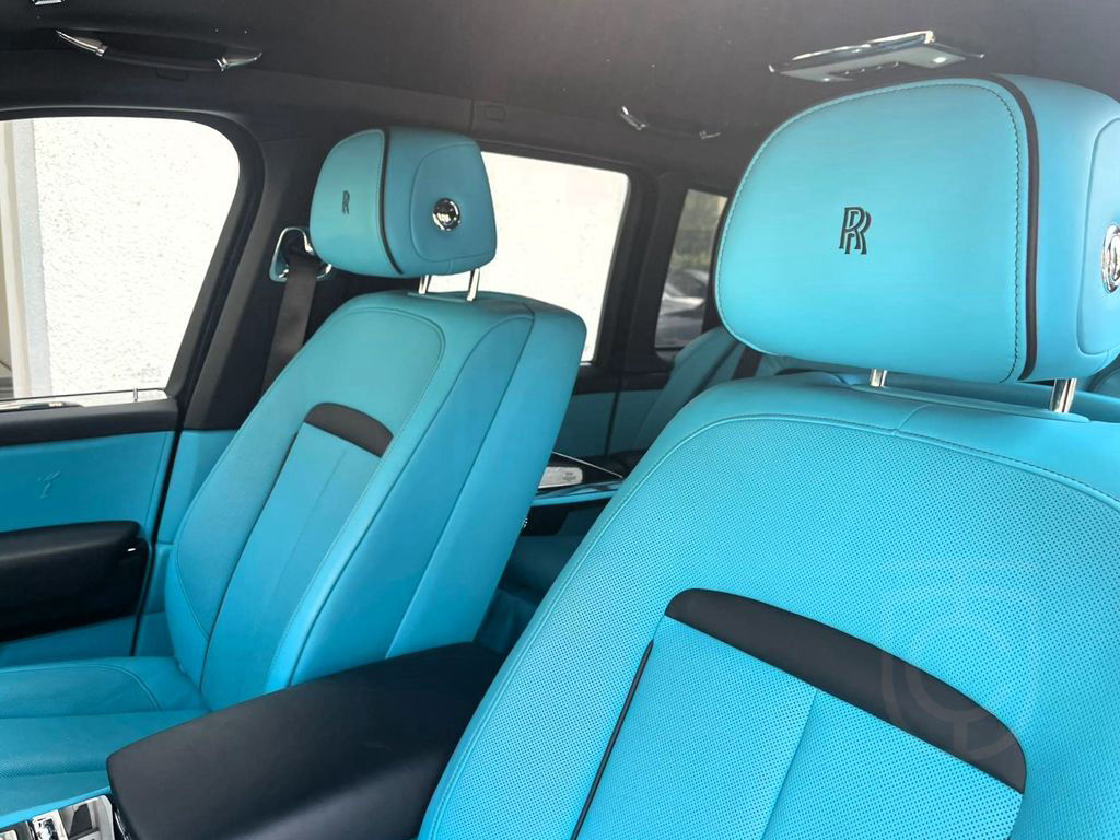 Rolls-Royce Cullinan Bespoke HUD TV