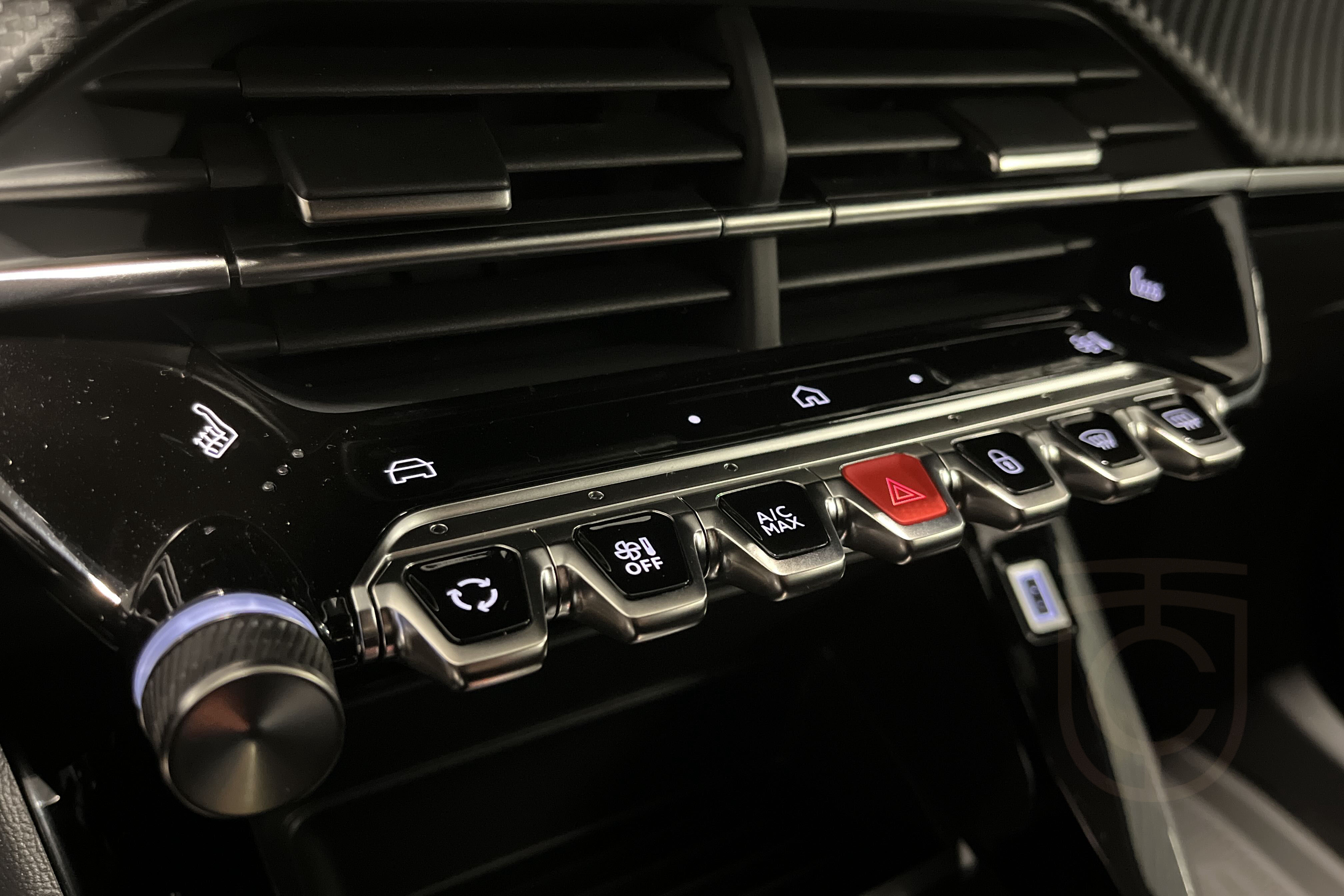 Peugeot 2008 HYBRID 136