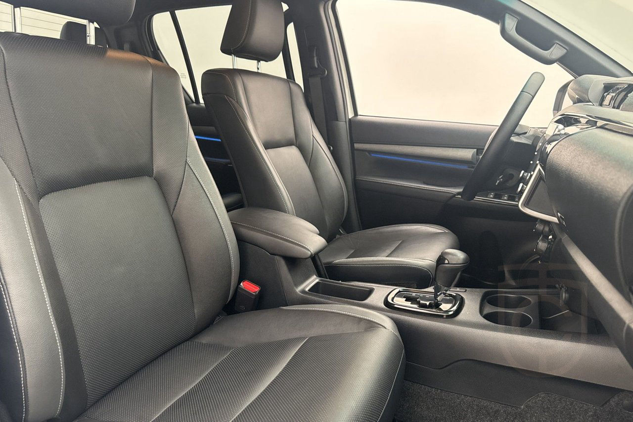 Toyota Hilux Invincible 2.8 4WD