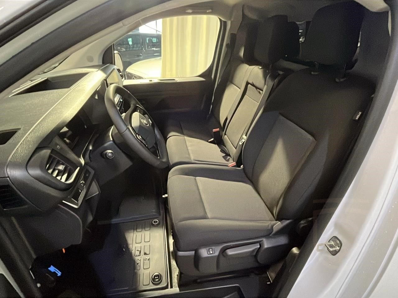 Opel Vivaro L3 145 AT8