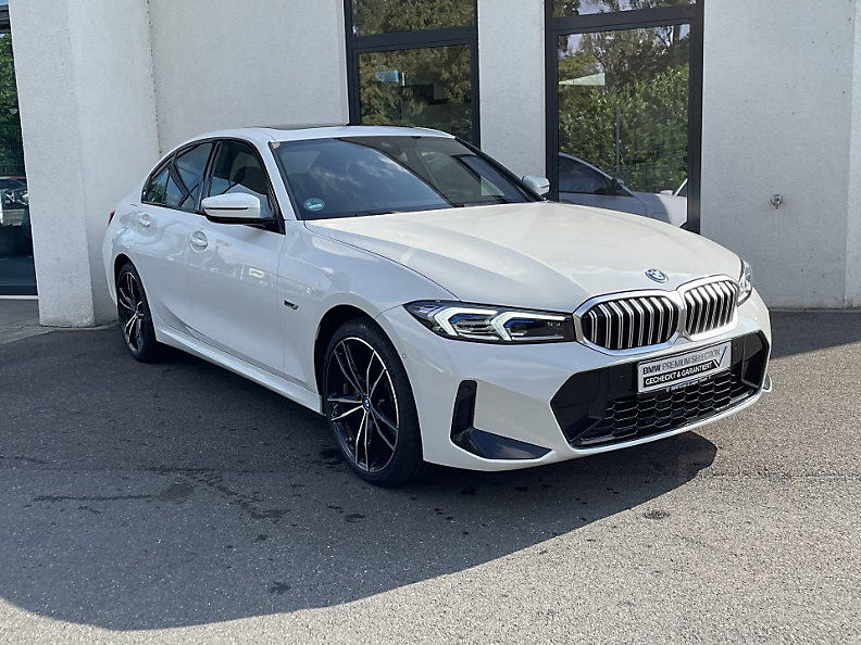 BMW 330e xDrive Limousine