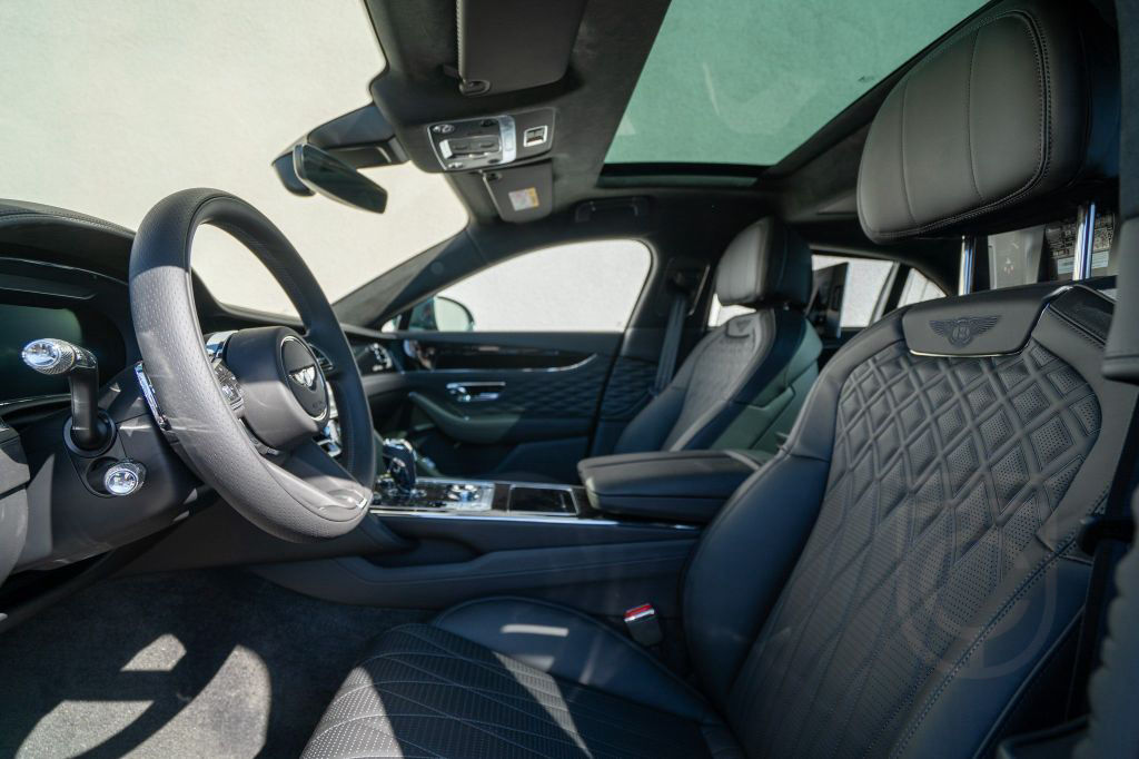 Bentley Flying Spur Azure V8 *Naim, Rotating Display*