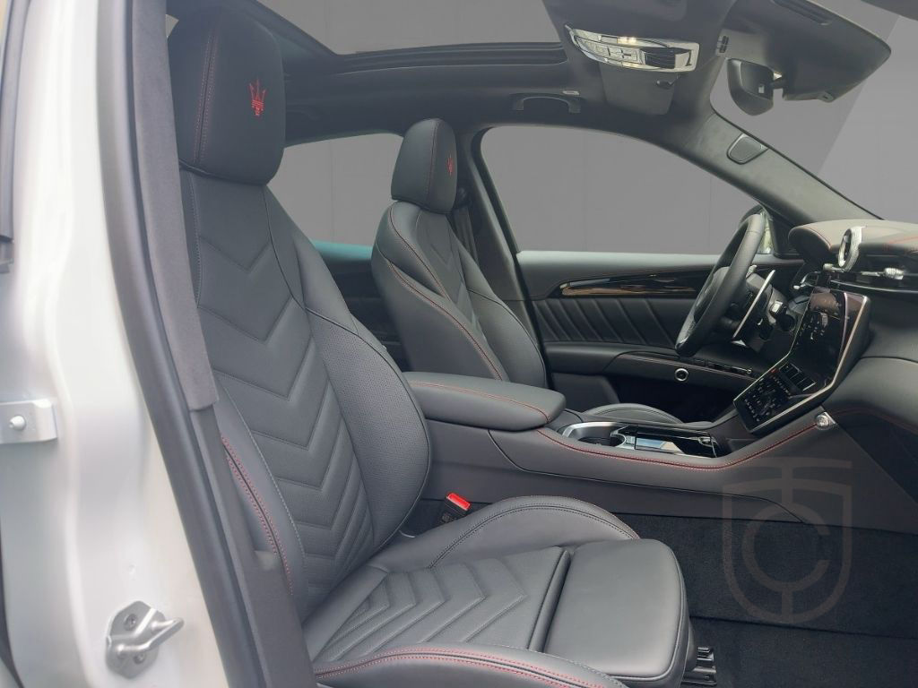 Maserati Grecale Modena MY24 Mild Hybrid MIT AHK 330 PS -