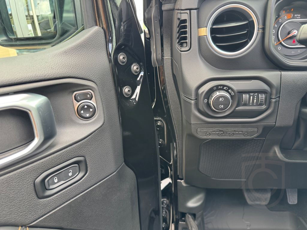 Jeep Wrangler 2.0 Unlim. Sahara Umbau SKY One Touch H